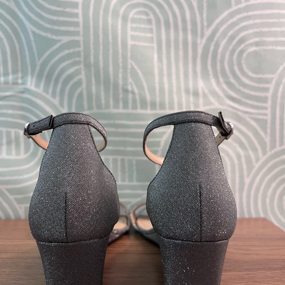 Unisa Glitter Wedge Sandals Ankle Strap Silver Size 9 1/2 M - Picture 3 of 8